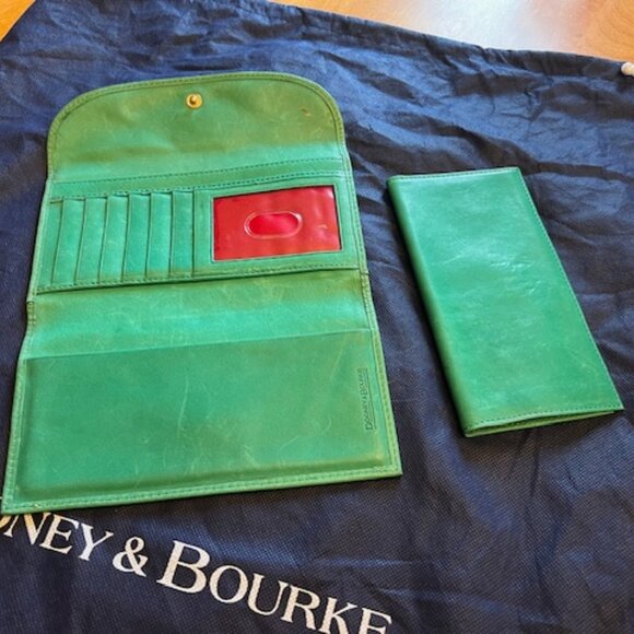 Dooney & Burke Shoulder Bag with matching wallet. - Picture 3 of 9